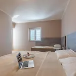 Paradiso, No 2 Apartman Vir
