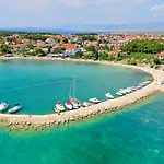 Paradiso, No 2 Apartman *