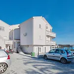 Paradiso, No 2 Apartment