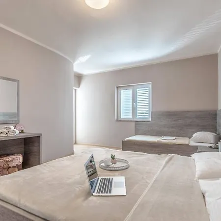 Paradiso, No 2 Appartement