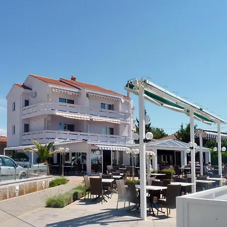 Paradiso, No 2 Apartment