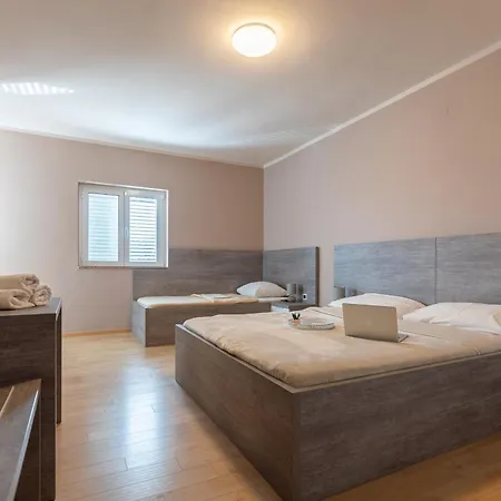 Paradiso, No 2 Appartement *