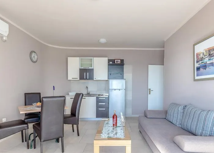 Paradiso, No 2 Appartement *