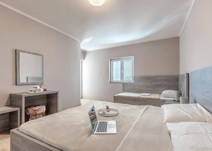 Paradiso, No 2 Appartement