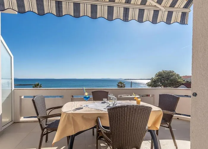 Paradiso, No 2 Appartement Vir